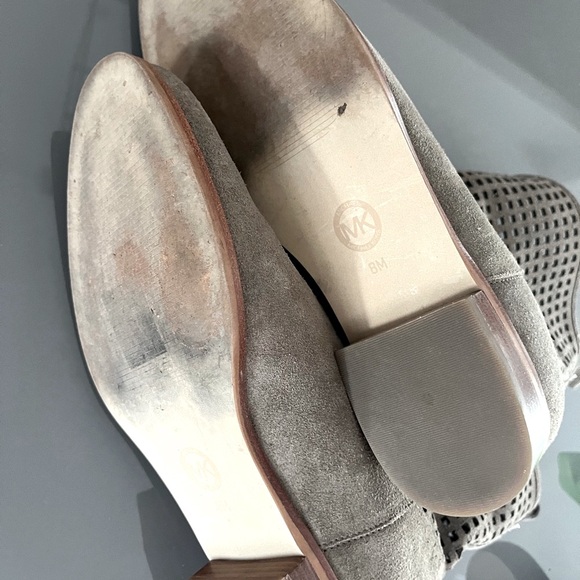 Michael Kors suede booties, little wear. Still in lovely condition - Picture 5 of 8